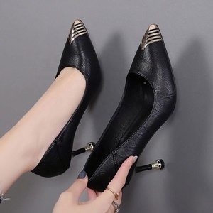 Chaussures habillées pour femmes en cuir véritable souple, vente en gros d'usine, modèle 2026, à porter de deux façons, <span class=keywords><strong>escarpins</strong></span> de bureau à <span class=keywords><strong>talon</strong></span> moyen, noir - Product Image 1