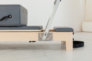 Studio e uso domestico nuovo modello pieghevole <span class=keywords><strong>Reformer</strong></span> logo personalizzato <span class=keywords><strong>Pilates</strong></span> pieghevole <span class=keywords><strong>Reformer</strong></span> macchina pieghevole acero <span class=keywords><strong>Pilates</strong></span> <span class=keywords><strong>Reformer</strong></span> - Product Image 3