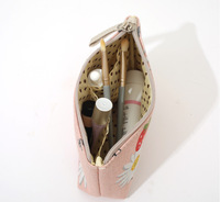 Tas Makeup Kanvas Motif Huruf Gaya Internasional Kapasitas Sedang, Organizer Genggam, Dompet Koin Resleting Bermotif, Tempat Pensil Pelajar
