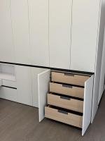 Armoire de rangement à portes en bois moderne et à la mode Armoire de placard personnalisée Armoire de chambre à coucher durable Meubles design pour la maison
