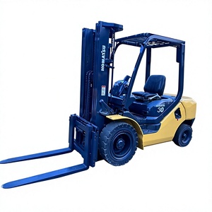 Chariot élévateur diesel agricole Komatsu FD30 3 tonnes, 95 % neuf, d'origine japonaise, homologué EPA, avec mât bi-étages et pneus pneumatiques - Product Image 1