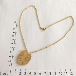 Collana con grande foglia di Monstera tropicale in acciaio inossidabile, 1 pezzo, gioielli a tema foresta - Scegli il tuo colore - Product Image 2