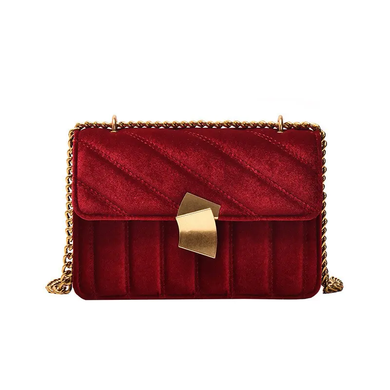 حقيبة نسائية مربعة صغيرة عصرية بأحدث طراز مع قفل معدني وإبزيم، مجموعة من الحقائب والأحذية النسائية على الموضة حقيبة كتف