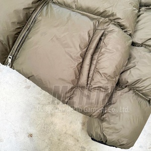 Vestes matelassées d'extérieur surdimensionnées, chaudes et très rembourrées, de haute qualité, imperméables, fabriquées sur mesure par un fabricant de vestes matelassées. - Product Image 2
