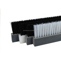 Brosses à bandes personnalisées en PP/PVC/nylon Brosses à lattes tuftées en poils de nylon pour le nettoyage