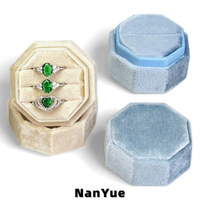 Boîte à bagues octogonale en velours en gros, personnalisable avec logo, emballage de luxe pour bijoux, idéale pour les propositions de mariage, les bagues de fiançailles et la présentation de cadeaux.