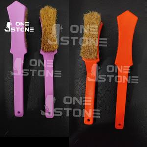 Brosse d'alpinisme d'escalade en plein air avec manche en plastique à utiliser avec des lunettes d'assurage-emballées dans un sac - Product Image 2