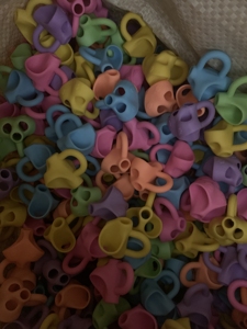 Corrector de Escritura Ergonómico de Silicona de 6 Colores, Solución Simple para Mejorar la Caligrafía, Agarre de Lápiz para Niños, Soporte para Lápiz para Estudiantes - Product Image 3