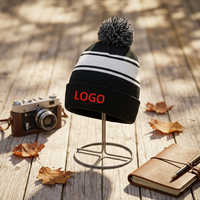 Gorro de Punto con Pompón y Rayas Personalizado con Logotipo, Gorro de Invierno Cálido de Dos Tonos con Rayas y Puño, para Deportes de Equipo
