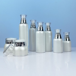 En stock – Flacons et pots en plastique acrylique de luxe de 30 ml avec pompe airless et bouchon en PP pour cosmétiques - Product Image 3