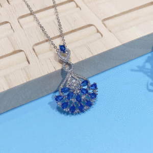 Collier pendentif de luxe pour femme, chaîne à breloques avec pierre bleue étincelante et complexe - Product Image 4