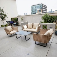 Salon de détente moderne, canapé d'extérieur, ensemble de trois pièces, petite table basse, combinaison de chaises en rotin pour balcon, ensemble de table pour cour