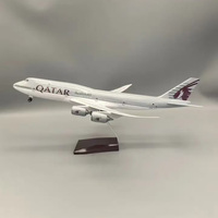 Échelle 1/160 47cm Qatar Airways Boeing Modèle d'avion en résine B747-8 avec lumières LED et trains d'atterrissage