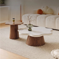 Table basse de salon moderne de luxe pour hôtel et villa, avec structure en bois, mobilier