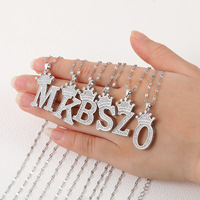 Collier Pendentif Lettre Initiale 26 Alphabet Couronne en Zircon en Acier Inoxydable Plaqué Or 18K PVD Argenté pour Femme - Vente en Gros