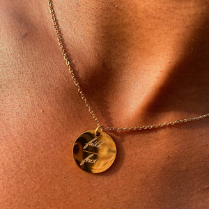 Commercio all'ingrosso su misura dichiarazione incoraggiare <span class=keywords><strong>parole</strong></span> placcato in <span class=keywords><strong>oro</strong></span> della moneta disco pendente della collana delle donne delle ragazze dei monili - Product Image 1