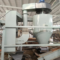 Vertikaler Luftabscheider für die Wiederverwertung von Kunststoff- und Metallabfällen. Trennung von leichten Materialien und Staub.