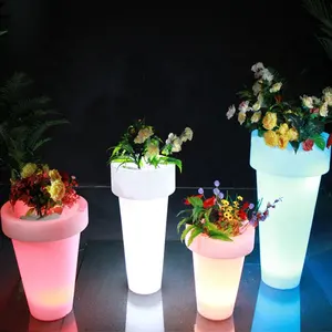 प्लास्टिक के बड़े फूल बर्तन का नेतृत्व किया घूर्णी मोल्डिंग उत्पादन तकनीक के लिए पीई बनाया 16 अस्थिर आरजीबी रंग फूल बर्तन सजावट