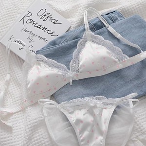 Conjunto de sujetador triangular sexy sin aros estilo francés para bustos pequeños, con finos detalles de encaje satinado, perfecto para chicas jóvenes. - Product Image 4