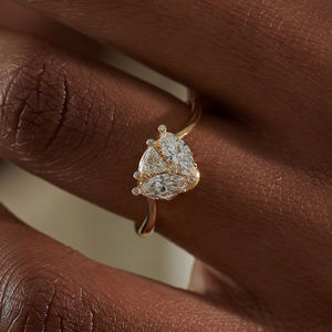 Anillo de Compromiso Gemnel <span class=keywords><strong>Ladybug</strong></span> con Diamantes CZ, Corte Triangular y Marquesa, Joyería Nupcial Única Inspirada en la Naturaleza - Product Image 6