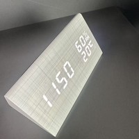 Horloge numérique électronique LED rectangulaire en bois et PVC, alimentée par USB, avec affichage de la température, de l'humidité et prévisions météorologiques