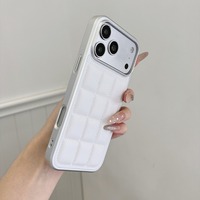 Étui de téléphone matelassé à motif quadrillé en similicuir avec grande fenêtre pour appareil photo, antichoc et protecteur pour iPhone 18 Pro Max