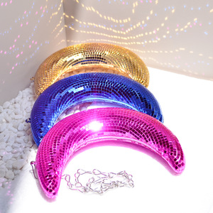 Ciondolo Luna Disco a Quattro Colori - Decorazione Luna Arcobaleno per Soffitto, Stanza, Feste, Matrimoni, Arredamento Boho - Product Image 5