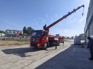 Grue montée sur camion HOWO T5G 6*4 avec boîte de vitesses robuste ST260 de 280 chevaux pour le transport de composants de moteur - Product Image 6