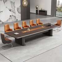 Mobilier de bureau en bois de style moderne Bureau de réunion et table de conférence avec panneau de 8 chaises Style bois