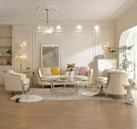 Ensemble de canapés incurvés de luxe, revêtement blanc, garniture dorée, 3 pièces, mobilier de salon, canapé deux places capitonné à accoudoirs roulés, fauteuil, canapé de maison