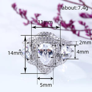 Anello da Donna in Oro Bianco con Diamante Taglio a Pera, Anello di Fidanzamento con Diamante Naturale Colore G, Pietra Principale e Pietre Laterali - Product Image 4