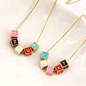 SC Hot Bán Thời Trang Thư Bảng Chữ Cái Đồ Trang Sức Phụ Kiện Cổ Điển Hình Học Hạt Sáng Tạo Màu Vuông Ban Đầu Hạt Cho Tên - Product Image 4