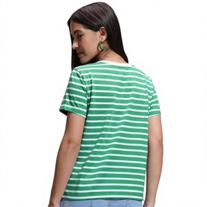 T-shirt imprimé graphique pour femme de qualité supérieure, tissu jersey doux, manches courtes, t-shirt tendance, design personnalisé, fabrication de vêtements en gros - Product Image 3