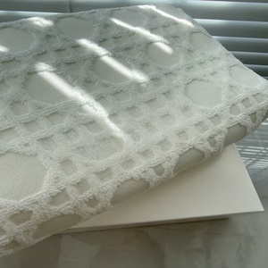 Sac de maquillage en tissu éponge léger, doux au toucher et à excellente absorption d'eau - Product Image 3