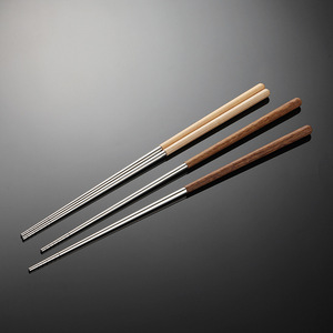 Cocina <span class=keywords><strong>Restaurante</strong></span> 304 Acero inoxidable Palillos largos de cocina Mango de madera Olla caliente Freír Fideos Utensilios - Product Image 3