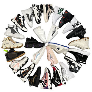 Chaussures de sport d'hiver en peluche chaudes à semelles épaisses de style mixte, chaussures de marche à lacets à la mode et confortables pour femmes - Product Image 1