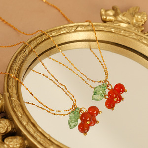 Collier en or avec agate rouge, pendentif en forme de fruit en acier inoxydable, cadeau pour femmes et étudiantes - Product Image 2