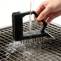 Brosse de nettoyage 3-en-1 pour barbecue avec fil d'acier 201 et grattoir pour l'entretien des grilles de barbecue extérieures