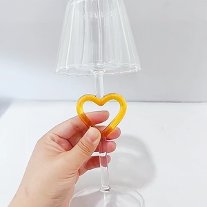 Portavelas de vidrio de borosilicato en forma de corazón amarillo pequeño hecho a mano, candelita impresa <span class=keywords><strong>con</strong></span> <span class=keywords><strong>sombra</strong></span> transparente estriada - Product Image 2