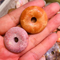 Pendentif Donut en Corail Naturel Rose, Breloque Collier en Corail, Vente en Gros Direct Usine pour Hommes et Femmes, Cadeau Feng Shui, Motif Floral
