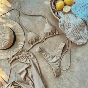 Conjunto de bikini de 3 piezas para mujer al por mayor: Top halter con lazo, braga de bikini de corte alto y tanga cruzada de secado rápido y transpirable para playa. - Product Image 4