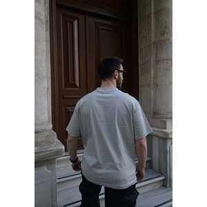 Camiseta Básica de Corte Ajustado con Tela de 240 Gramos, Transpirable, Antiarrugas, Estampada con Gráficos de Caracteres Sólidos - Product Image 1