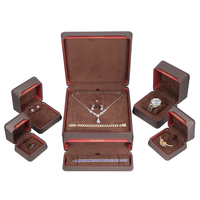 Coffret à bijoux de luxe personnalisé en cuir PU avec insert en velours, boîte à alliances, emballage cadeau pour bijoux de cérémonie, logo personnalisé