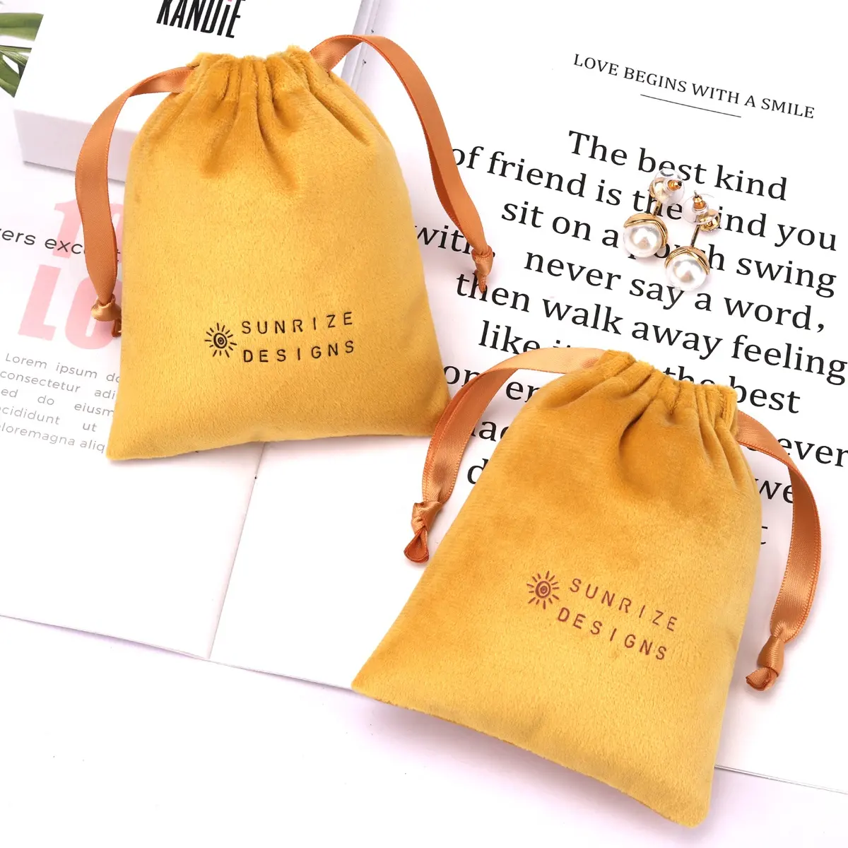 गर्म बिक्री डिजाइन कस्टम लोगो मुद्रित छोटे मखमल के गहने बैग Drawstring के लिए लक्जरी मखमल थैली उपहार गहने