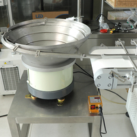Machine de marquage laser UV automatique haute précision pour bouchons de bouteilles BMG avec alimentation rotative et système de lecture et de rejet en ligne intégré