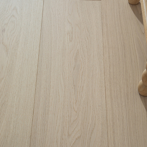 Plancher en chêne blanc brossé multicouche EN717-1, qualité AB, uniformité sur grande surface, système clic, largeur de lames de 15 mm, pour salle d'exposition - Product Image 2