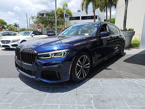 รถยนต์ปี 2022 ซีรีส์ 7 รุ่น 750i ขับเคลื่อนสี่ล้อ แบบ 4 ประตู ซีดาน เบาะหนัง กล้องมองหลัง ยาง R20 เกียร์อัตโนมัติ พวงมาลัยซ้าย สีเข้ม มือสอง มีซันรูฟ ไฟ LED - Product Image 4