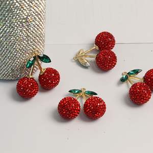 Charm di Lusso a Forma di Ciliegia per Cover di Telefoni, Compatibile con Vari Modelli - Product Image 4