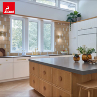 Allandcabinet Fabricant d'armoires en bois, ensemble d'armoires de cuisine personnalisées en forme de U, style shiplap blanc, pour une petite cuisine