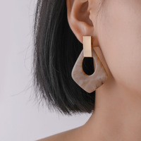 Boucles d'oreilles en résine ovale marbrée, design simple, en provenance de Chine, collection 2026, très tendance